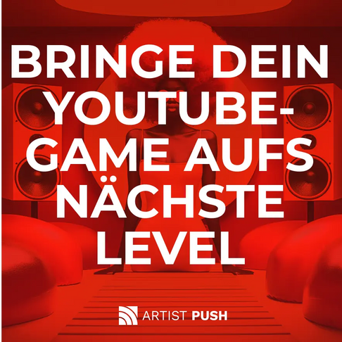 Frau mit Afro-Frisur steht vor Lautsprechern in modernem, roten Raum. Text in Weiß: 'Bringe dein YouTube-Game aufs nächste Level'. Bild wirbt für Artist Push – Plattform zur Musik- und Video-Promotion.